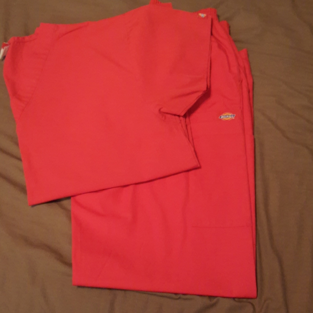 ❤Red Dickies Scrub Set
